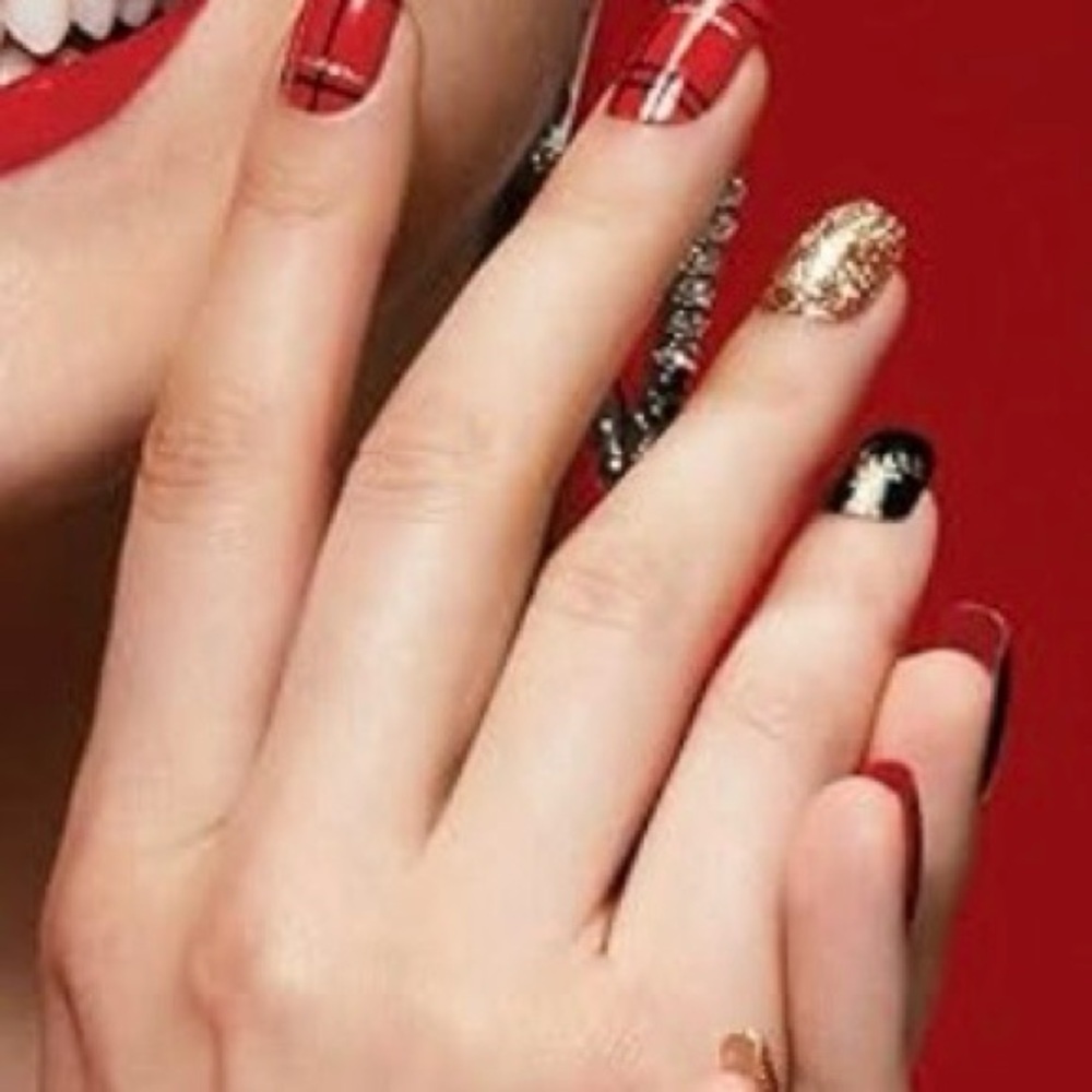 KISS Press on nails 3 sets Limited Ed. Voguish Fantasy Christmas theme w/glue - Picture 4 of 6